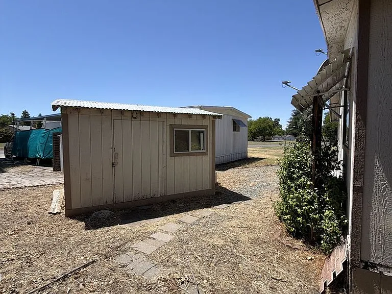 8255 Highway 99 E — Photo 11
