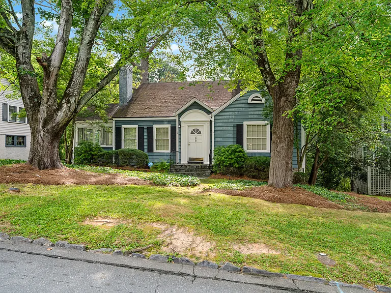2867 Lookout Pl NE — Photo 1