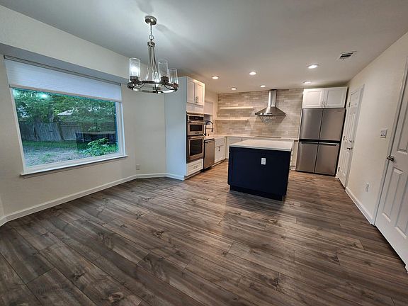 2nd image of 1010 Yorkshire Dr