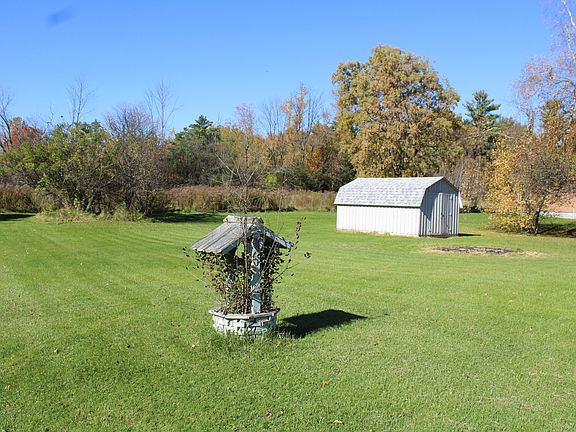 3rd image of 801 Hemmingford Rd