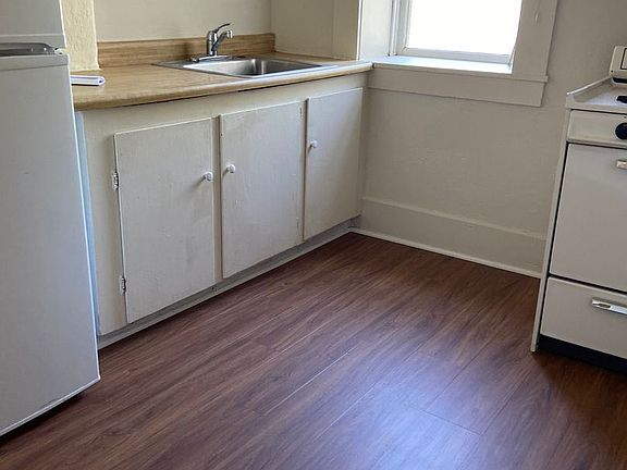 3rd image of 7 Howard St Unit 4