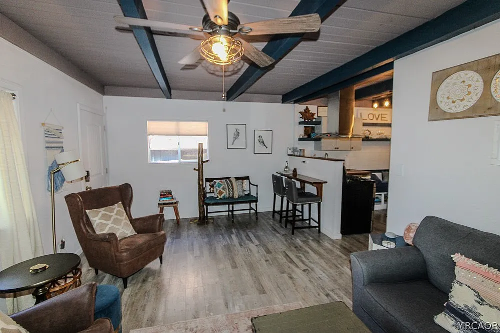 3 bed, 2.0 bath, 1063 sqft, $2,100 — Photo 4