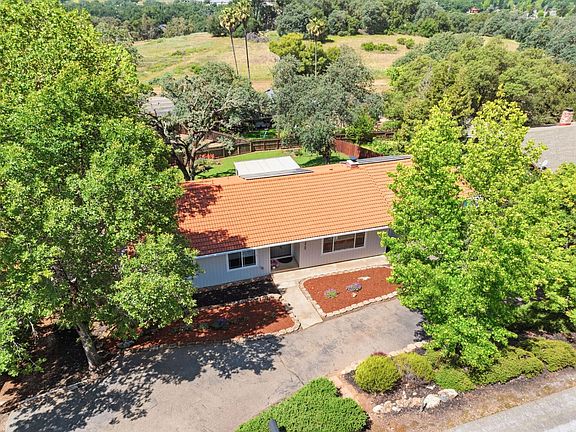 3rd image of 3960 Rustic Rd