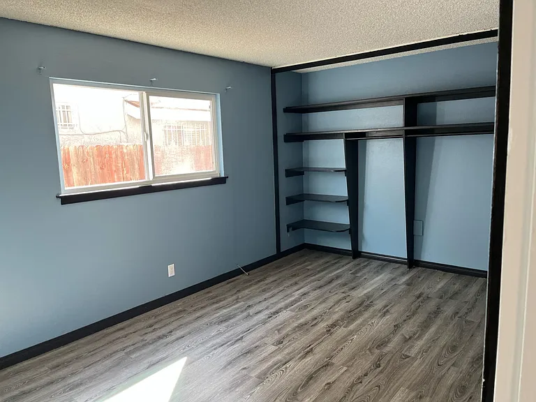1042 Bennett Ave #1 — Photo 15