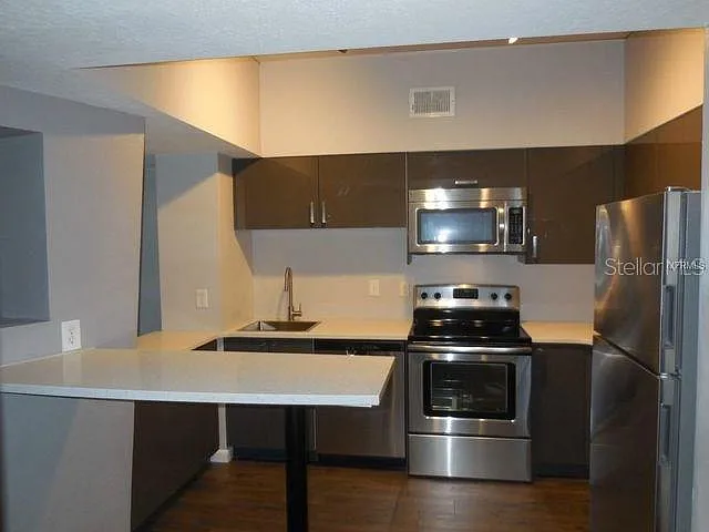 Building Photo - 2411 W Horatio St #524