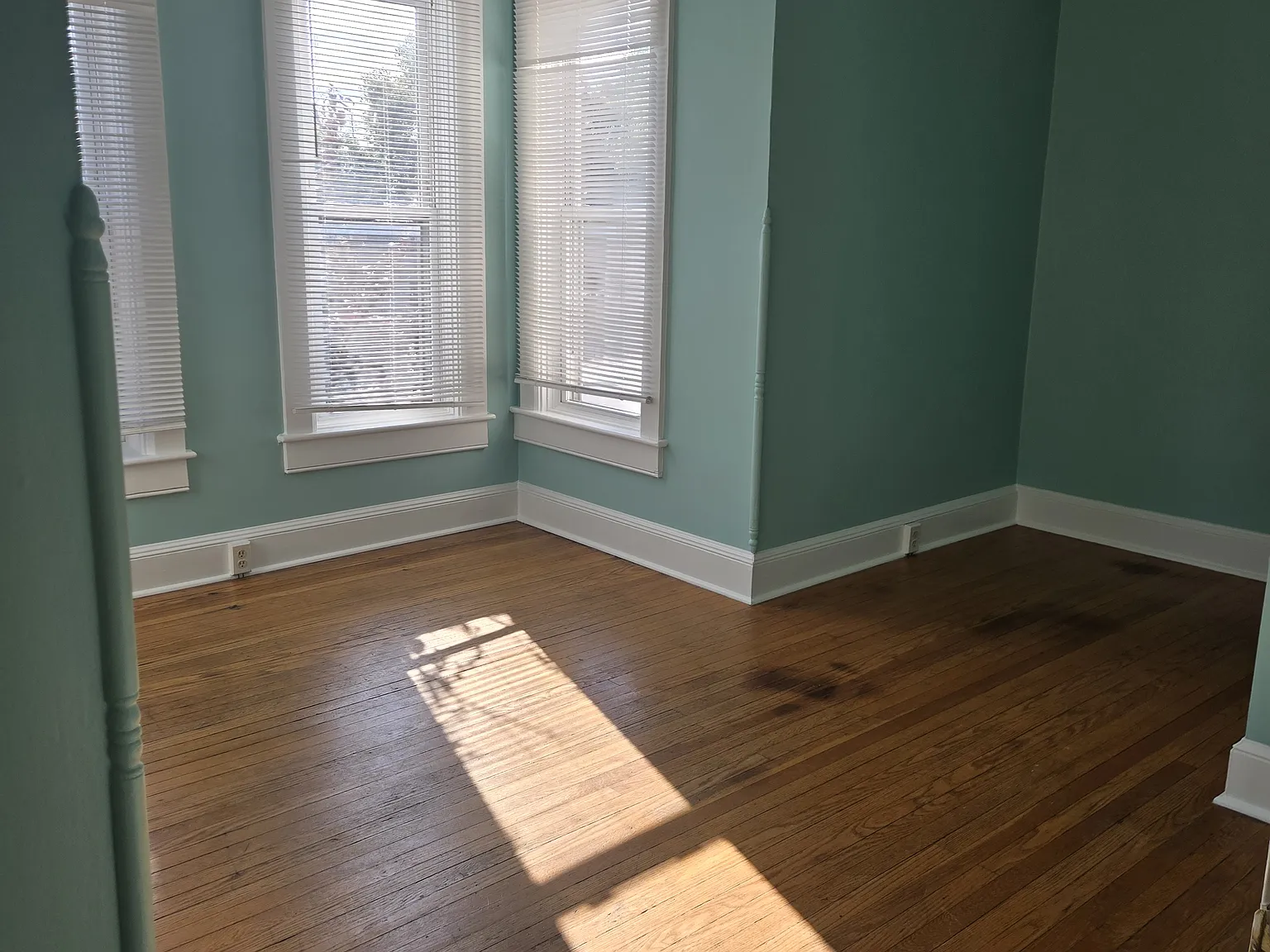 501 W King St — Photo 3