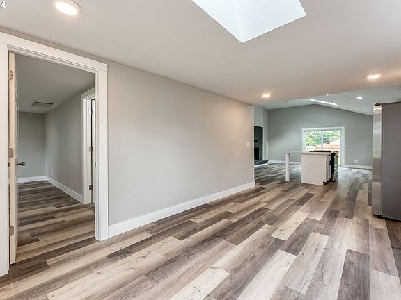 5th image of 3407 NE 79th Ave
