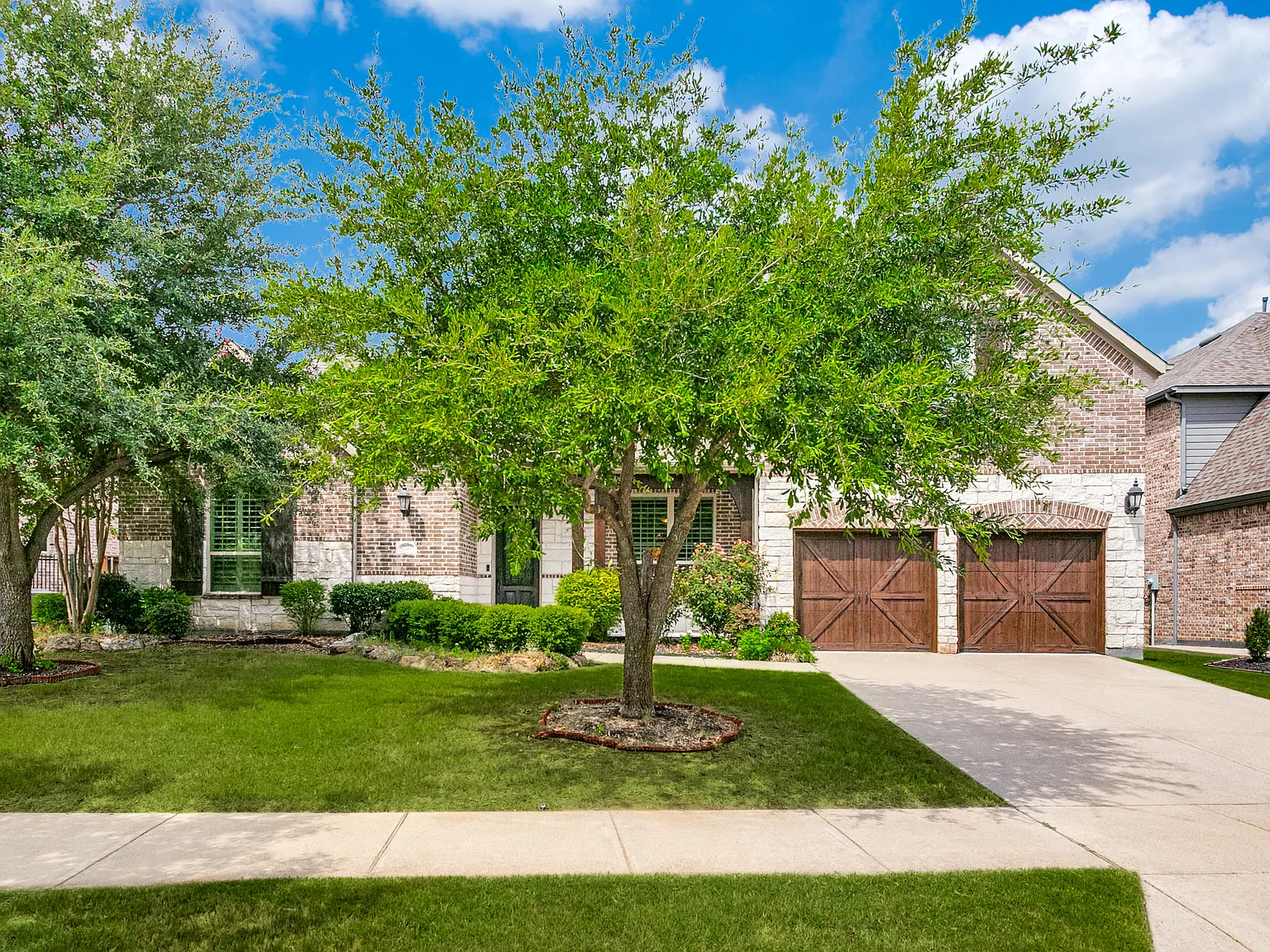 5 bed, 4.5 bath, 4513 sqft, $4,999 — Photo 1