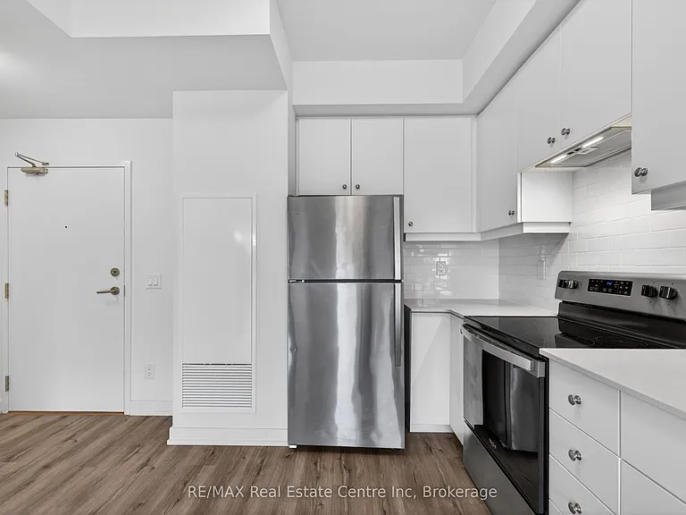 251 Northfield Dr E — Photo 9