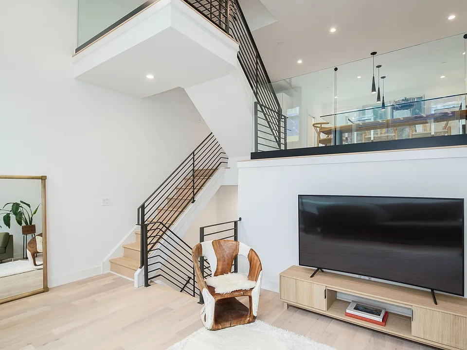 2109 League Ct