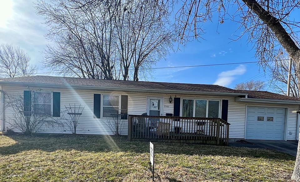 1st image of 2303 Park Lane Dr