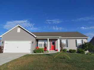 160 Creekside Dr, Winfield, MO 63389