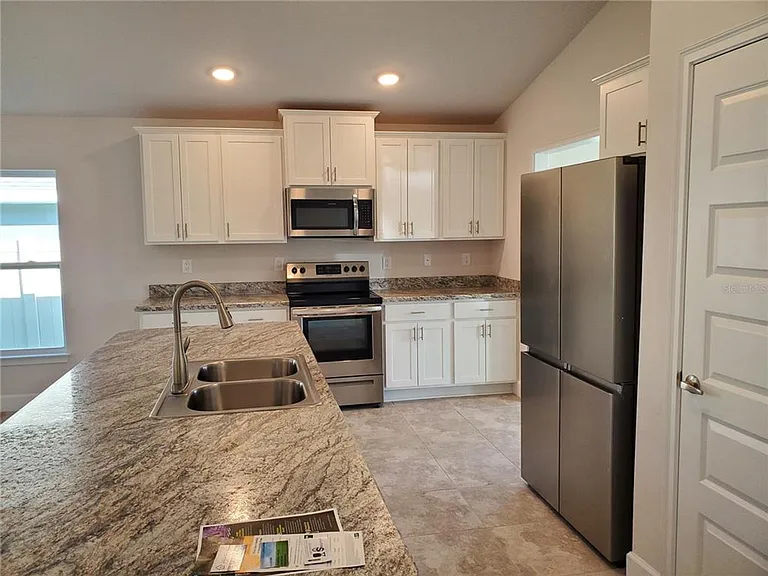 1138 Berry Ln — Photo 5