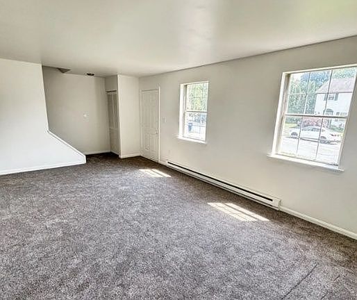 5th image of 447 Garland Cir