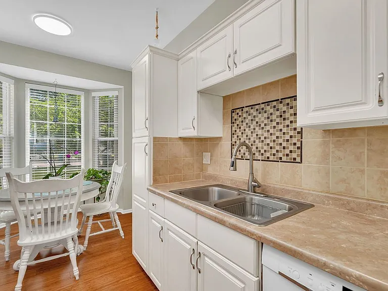2173 Rossiter Pkwy — Photo 5