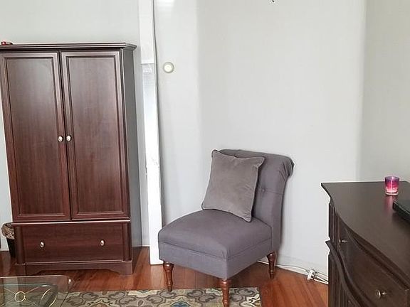 4th image of 854 Saratoga St