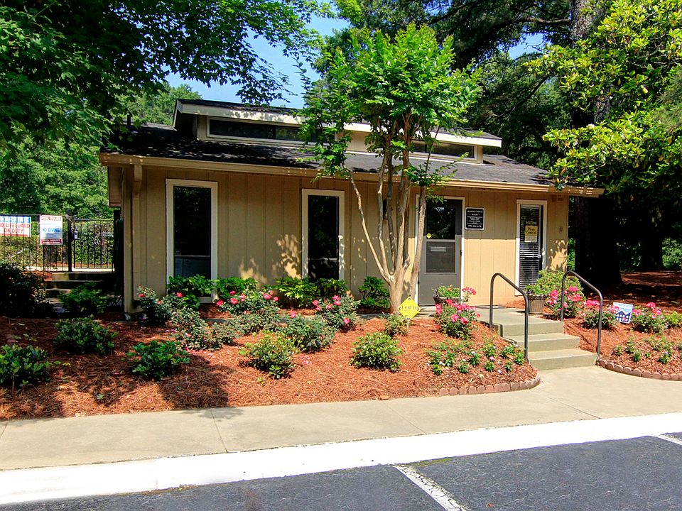 1st image of 2400 Post Village Dr SE