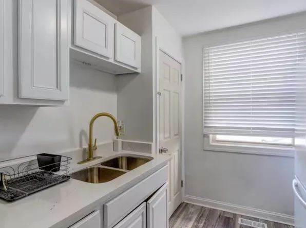 3801 S Calumet Ave, Chicago, IL 60653