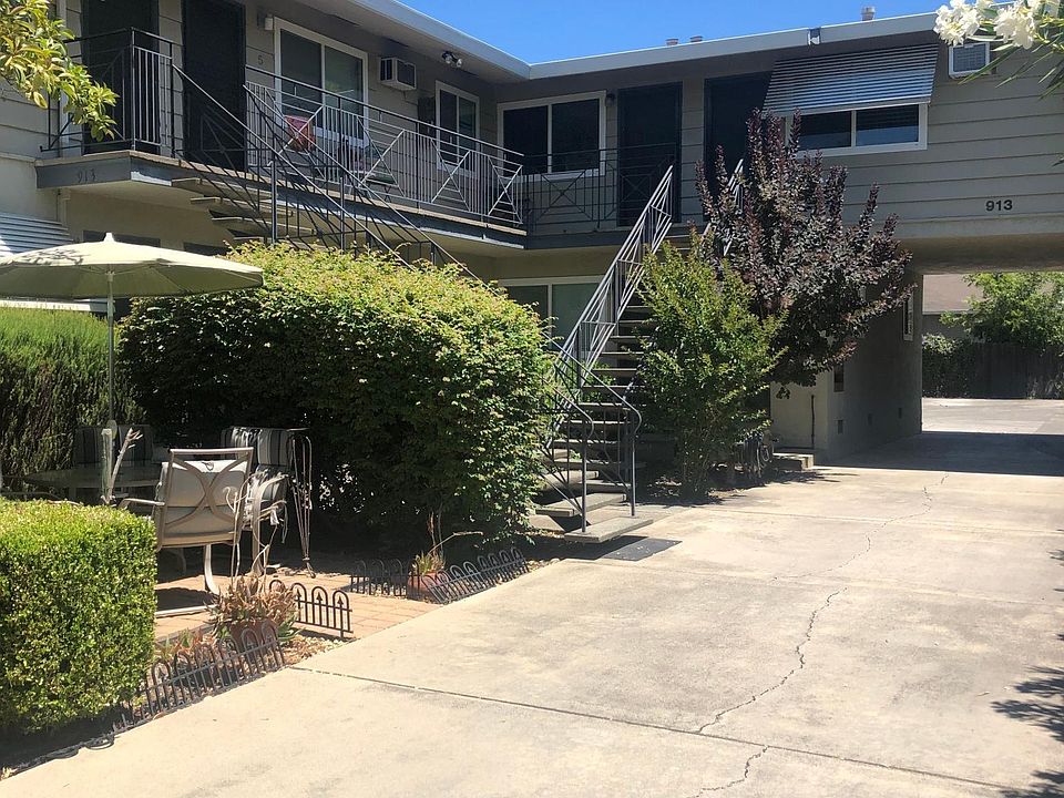seven unit building