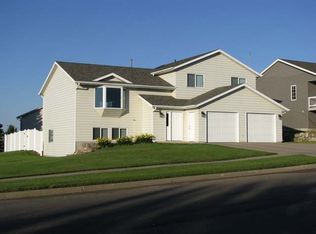 711 E Calgary Ave, Bismarck, ND 58503