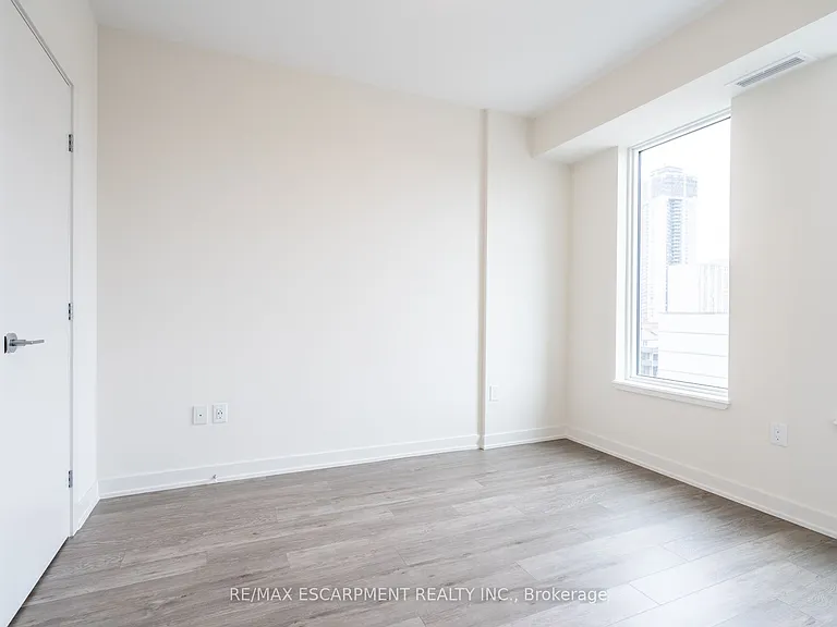212 King William St #816 — Photo 21
