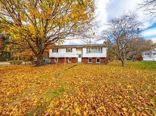 9 Cross St, Kinderhook, NY 12106