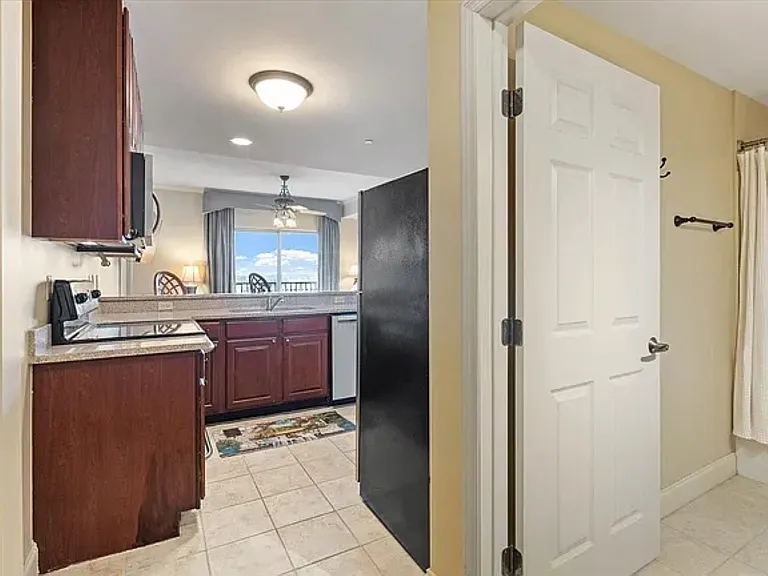 215 W College Ave #604 — Photo 10