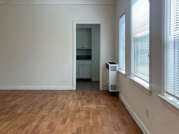 3rd image of 2657 Dobinson St