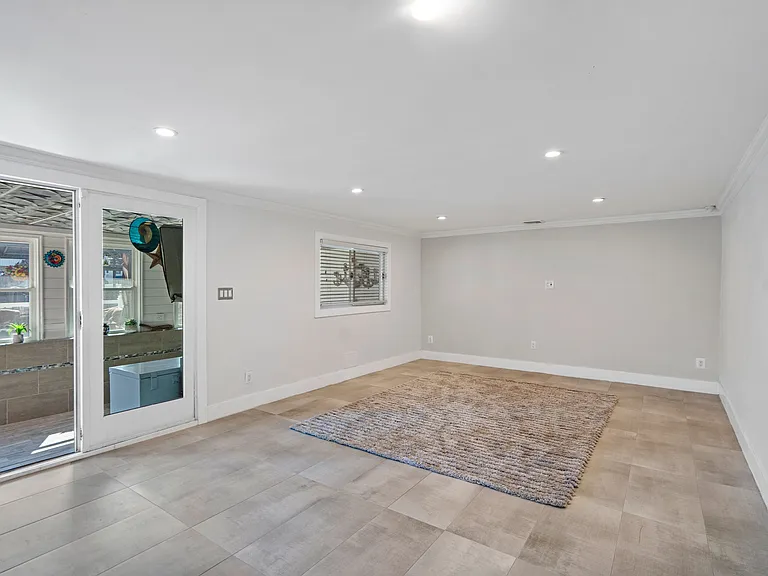 539 Nassau Ave #A — Photo 23
