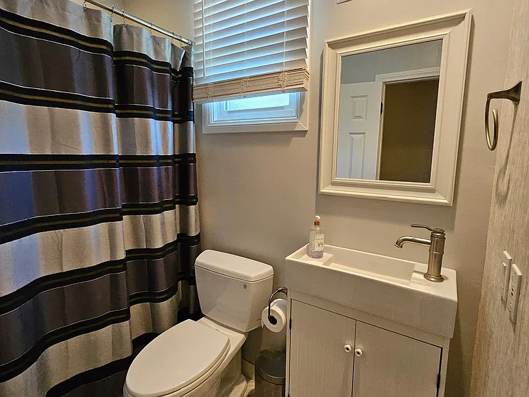 906 N Parish Pl — Photo 10