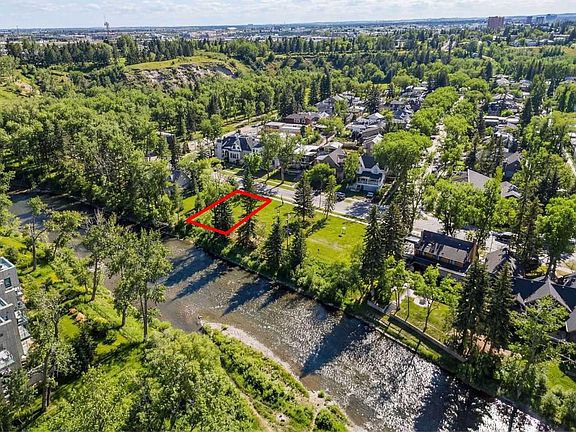 2nd image of 112 Roxboro Rd SW