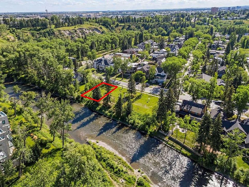 2nd image of 112 Roxboro Rd SW