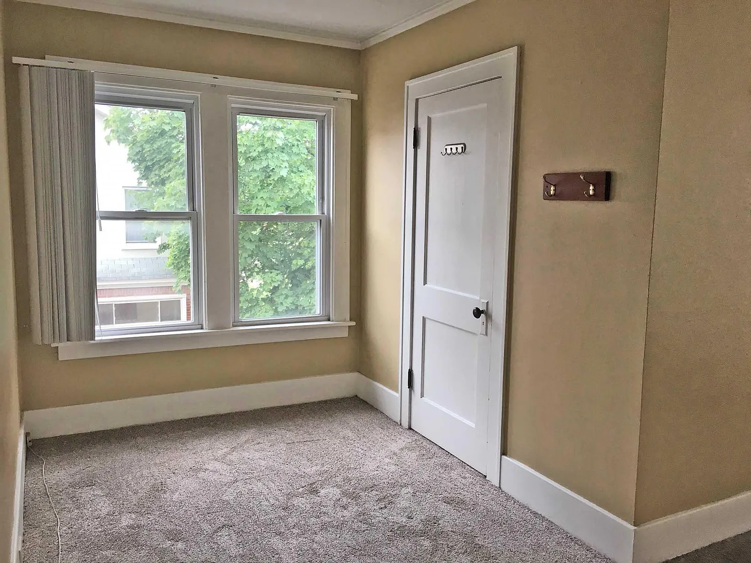 2 bed, 1.0 bath, 1564 sqft, $2,400 — Photo 3