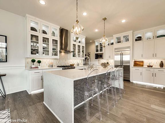 5th image of 4945 Shore Crest Dr