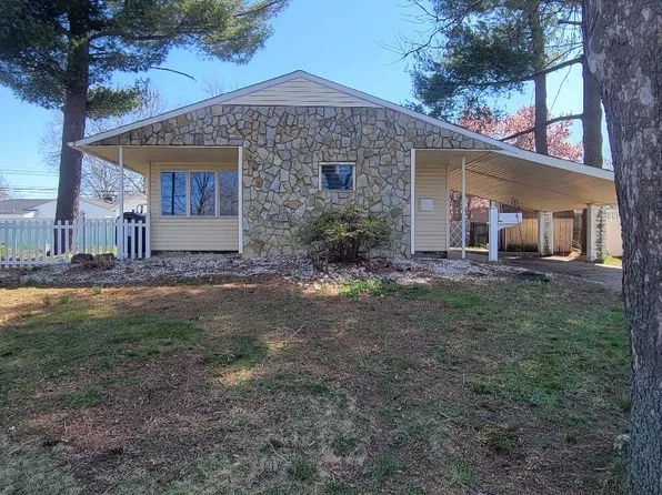 10 Chestnut Ln, Levittown, PA 19055