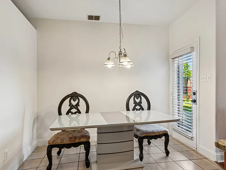 6006 Shadywood Ln — Photo 33
