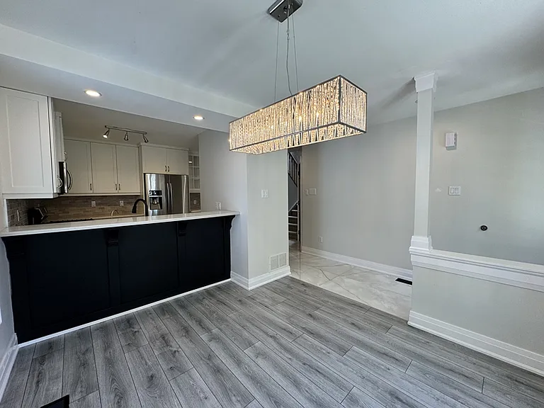 212 Churchland Dr — Photo 5