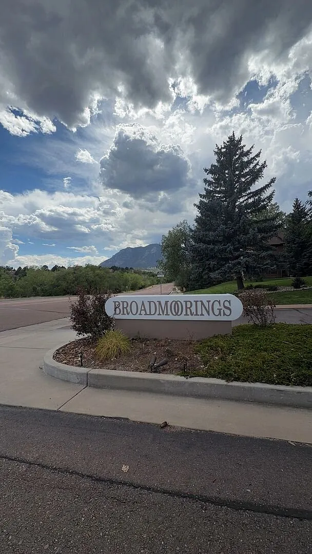Charming 2 Bd Condo With 2-Car Garage & Fireplace! — Photo 1