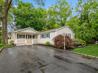 24 Victory St, Ronkonkoma, NY 11779