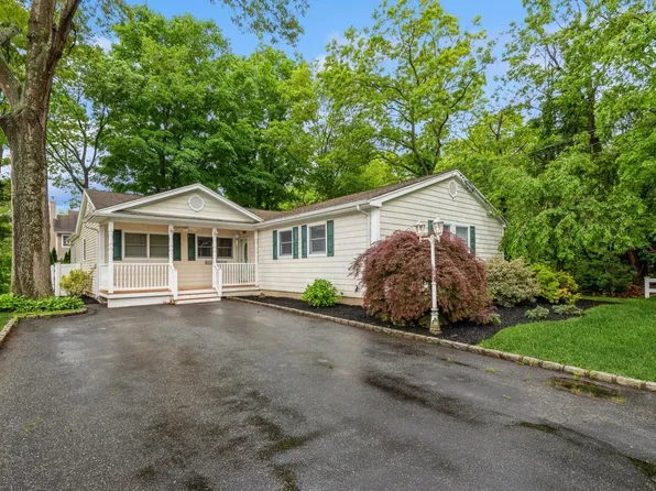 24 Victory Street, Ronkonkoma, NY 11779