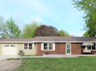 302 N Railroad St, Gardner, IL 60424