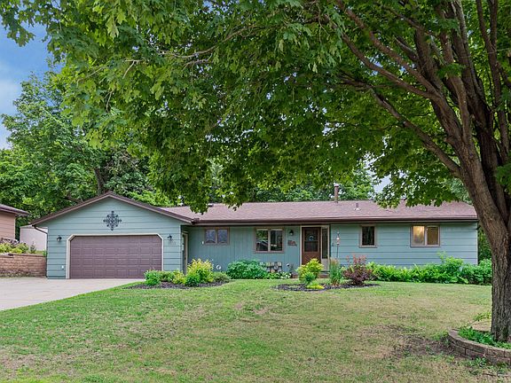 3rd image of 2205 Oakwood Dr