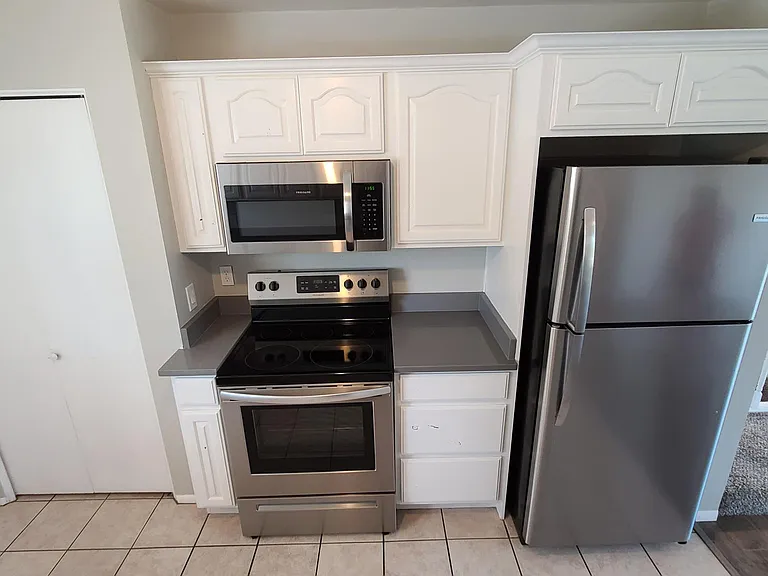 940 W Red Oaks Dr — Photo 20