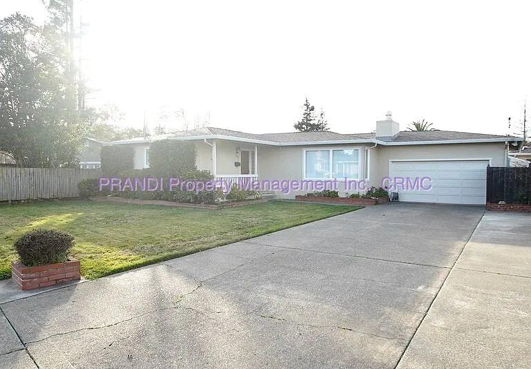 1407 Donna St — Photo 1