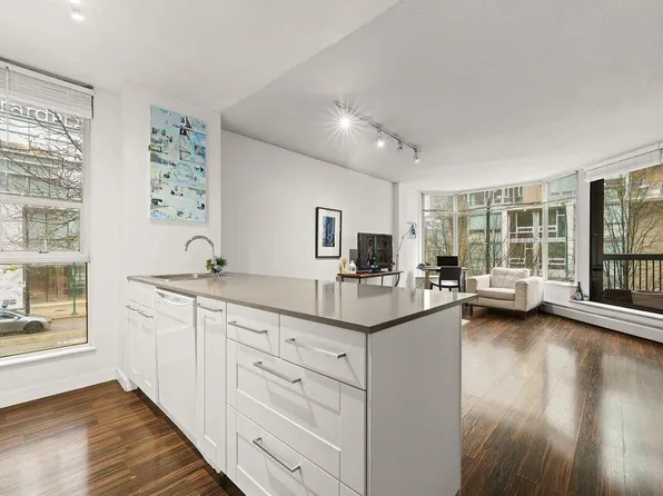 1333 Hornby St #301, Vancouver, BC V6Z 2C1