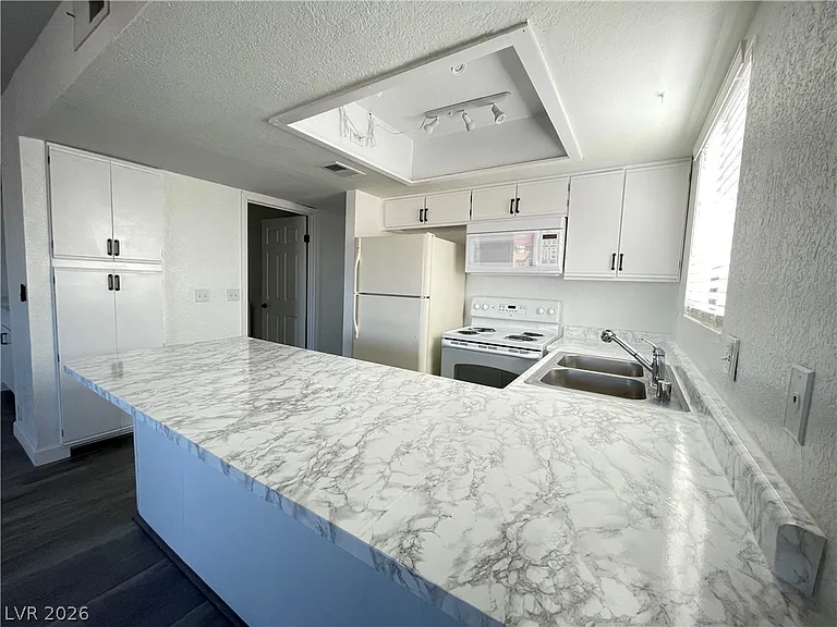 6217 Bellota Dr #D — Photo 11