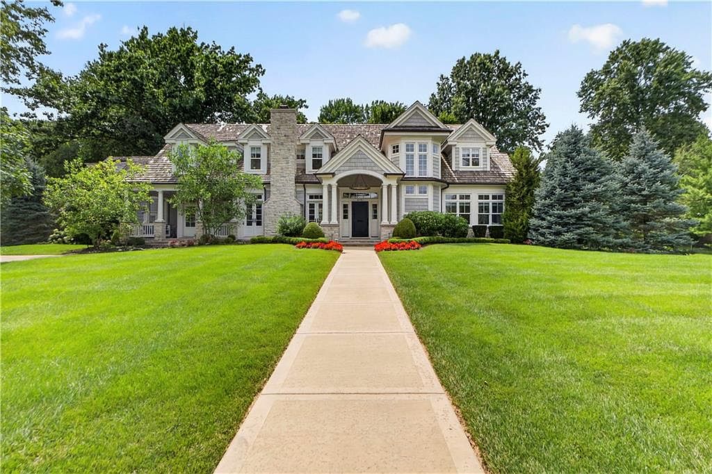 6010 Windsor Dr — Kansas City Country Club