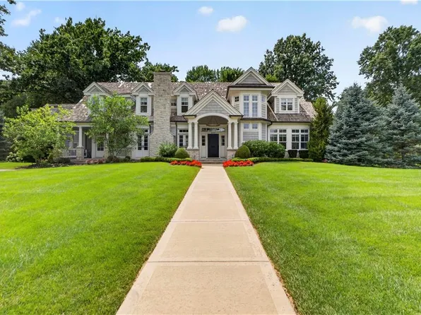 6010 Windsor Dr, Fairway, KS 66205