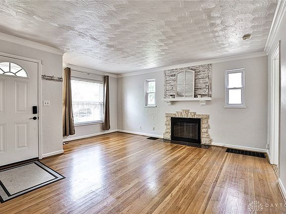 4th image of 1016 Warwick Pl