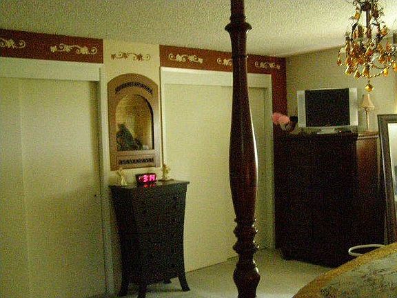 master bed/breakfast fireplace